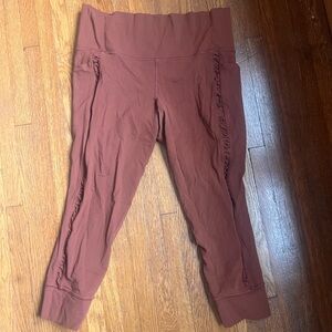 Athleta size L salutation stash 7/8 ruched leggings